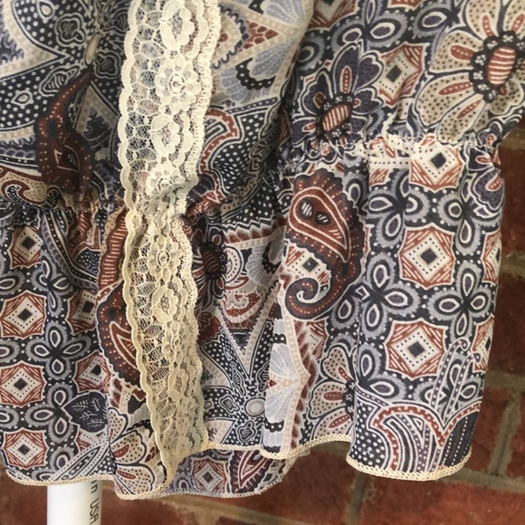 Lilly Lou 100% polyester blouse - Picture 7 of 8